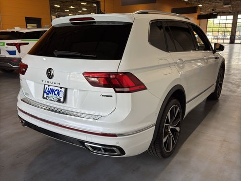 Used 2022 Volkswagen Tiguan SEL R-Line AWD/4WD image 5