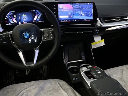 Used 2025 BMW X1 xDrive28i w/ Premium Package image 16