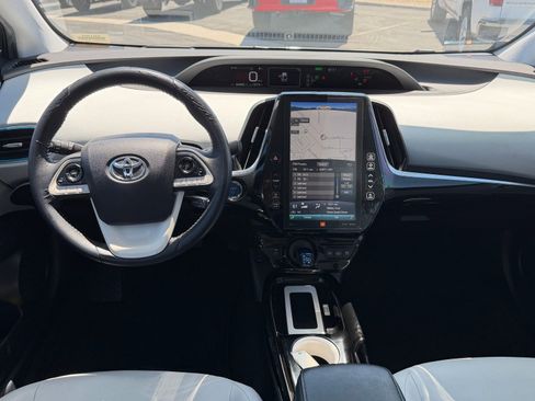 Used 2018 Toyota Prius Prime Advanced w/ Carpet Mat Package FWD image 12