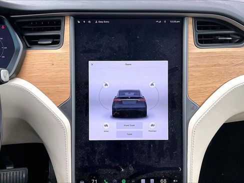 Used 2018 Tesla Model X 75D image 33