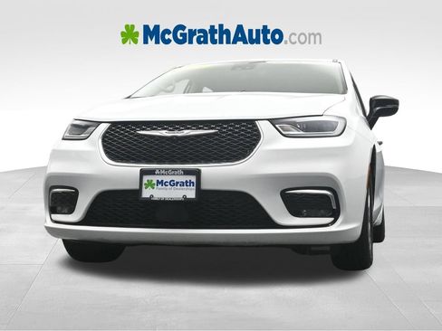 Used 2024 Chrysler Pacifica Touring-L FWD image 7