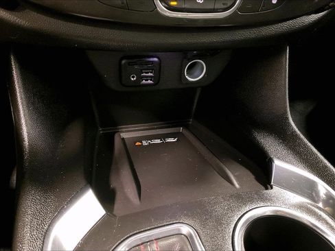 Used 2023 Chevrolet Traverse RS AWD/4WD image 28
