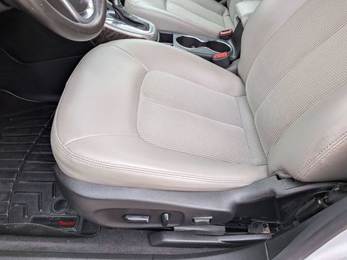 Used 2016 Buick Verano w/ Comfort Package FWD image 11