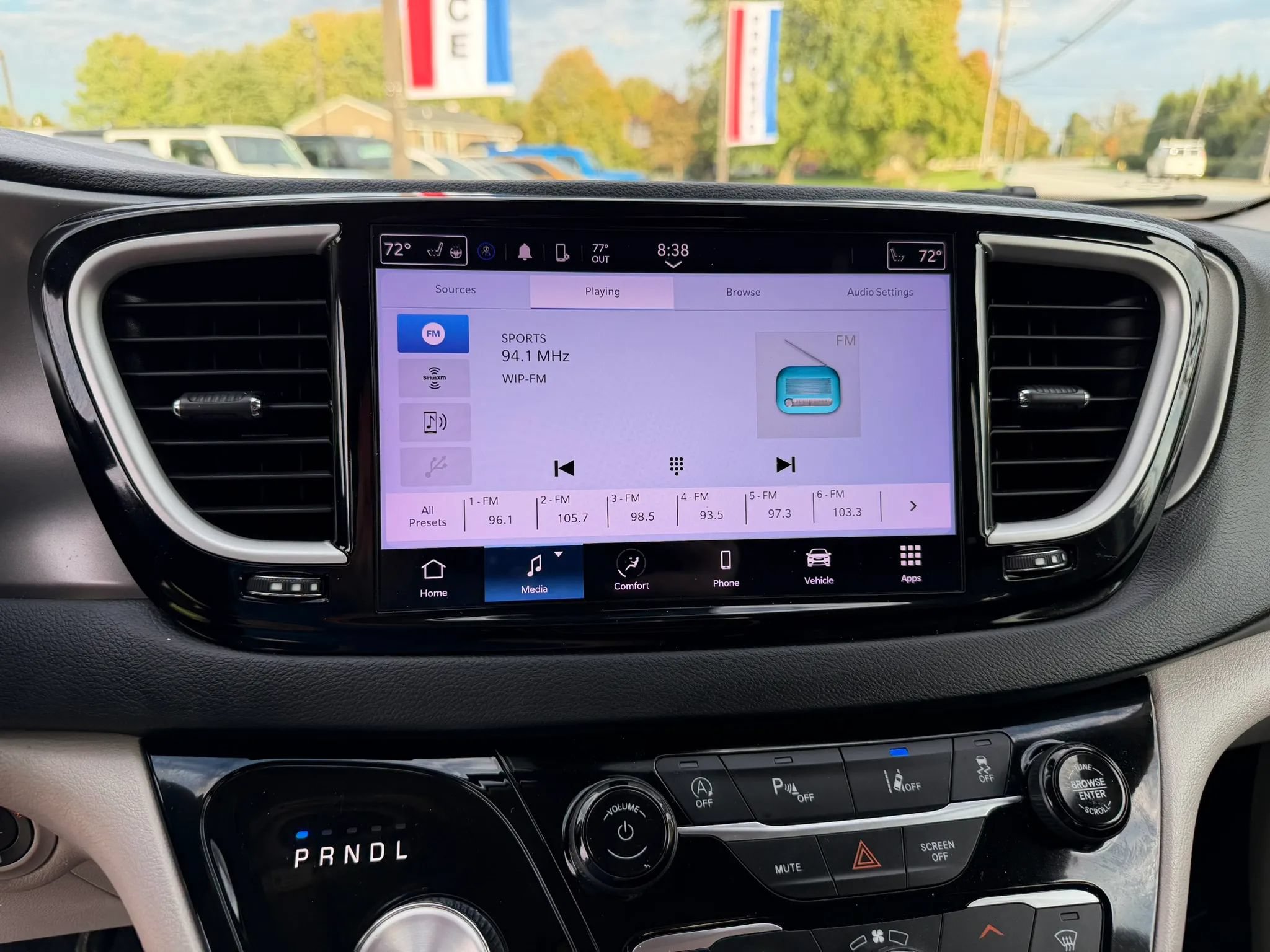 Used 2023 Chrysler Pacifica Touring-L FWD image 23