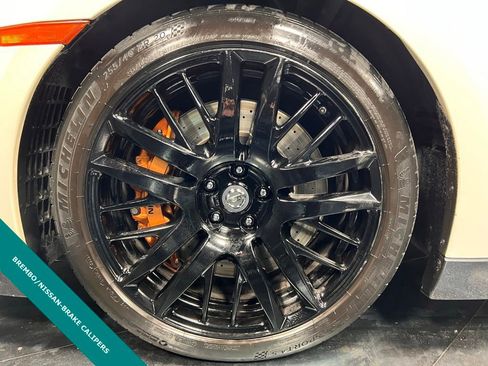Used 2016 Nissan GT-R Premium image 6