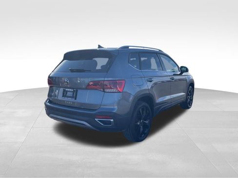 Used 2024 Volkswagen Taos SE image 5