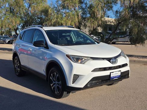 Used 2016 Toyota RAV4 LE FWD image 2