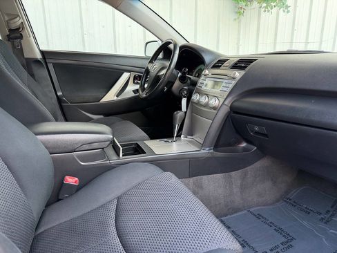 Used 2010 Toyota Camry SE FWD image 13