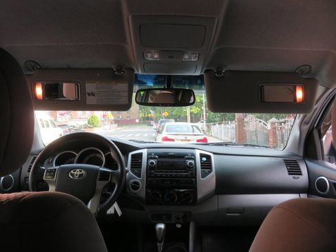 Used 2012 Toyota Tacoma 4x4 Double Cab image 12