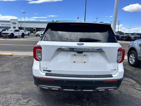 Used 2020 Ford Explorer XLT w/ Equipment Group 202A AWD/4WD image 4