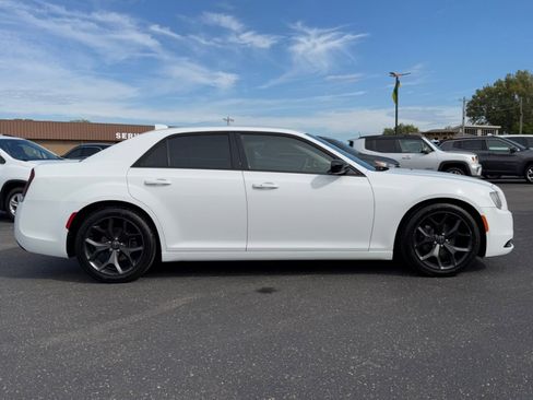Used 2020 Chrysler 300 Touring w/ Sport Appearance Package image 9