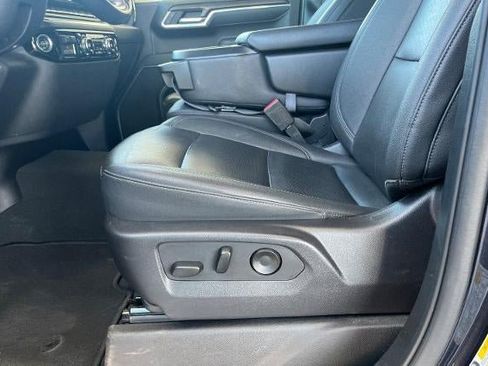 Used 2025 GMC Sierra 1500 SLT AWD/4WD image 17