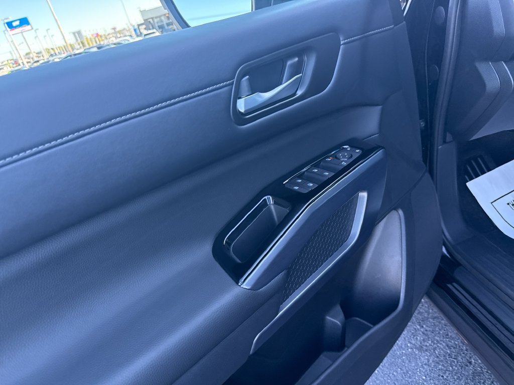 Used 2026 Nissan Pathfinder SL FWD image 20