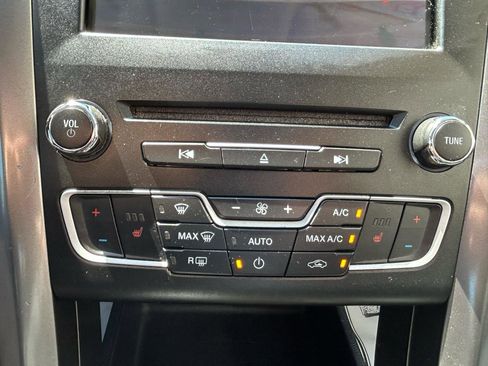 Used 2017 Ford Fusion SE w/ Fusion SE Technology Package FWD image 27