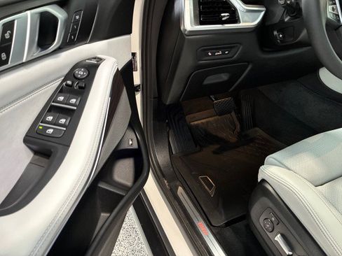 Used 2025 BMW X5 xDrive50e w/ Premium Package image 7