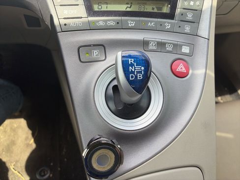 Used 2015 Toyota Prius Five image 17