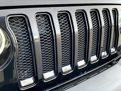 Used 2019 Jeep Wrangler Unlimited Sahara w/ Dual Top Group image 32