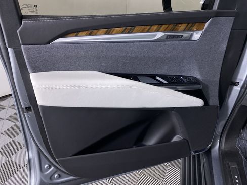 Used 2025 Cadillac Escalade Sport Platinum w/ LPO, ONYX Package image 13