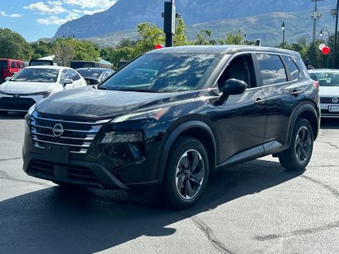 Used 2025 Nissan Rogue SV AWD/4WD image 8