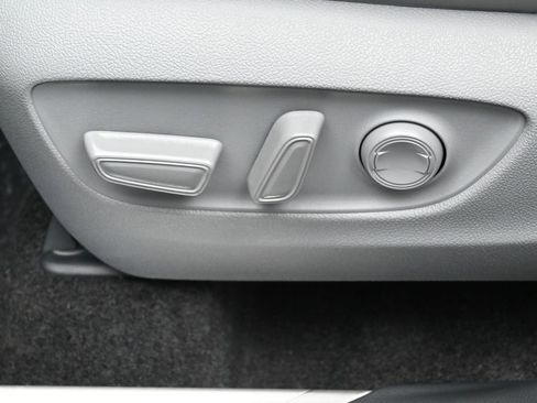 Certified 2025 Toyota Highlander Platinum AWD/4WD image 10
