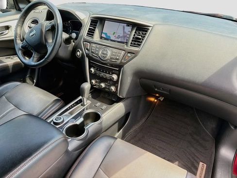 Used 2020 Nissan Pathfinder SL AWD/4WD image 29