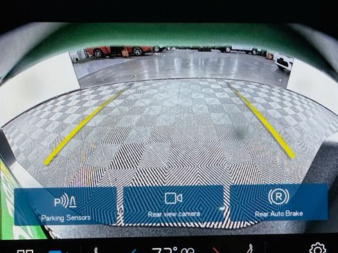 Used 2025 Volvo XC40 B5 Core image 18