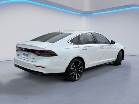 Used 2023 Honda Accord Touring image 4