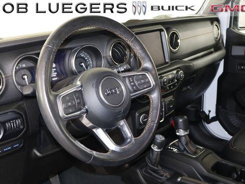 Used 2022 Jeep Wrangler Unlimited Sahara AWD/4WD image 9