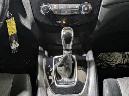 Used 2020 Nissan Rogue S w/ Special Edition Package FWD image 18
