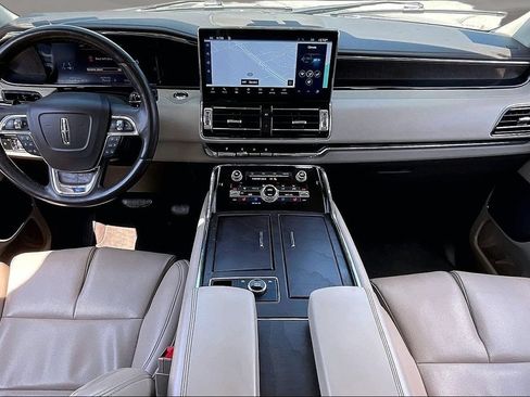 Used 2023 Lincoln Navigator 2WD image 7