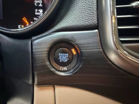 Used 2021 Jeep Grand Cherokee Laredo RWD image 32