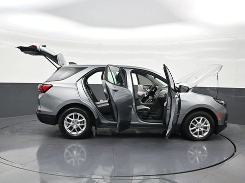 Used 2024 Chevrolet Equinox LS FWD image 34