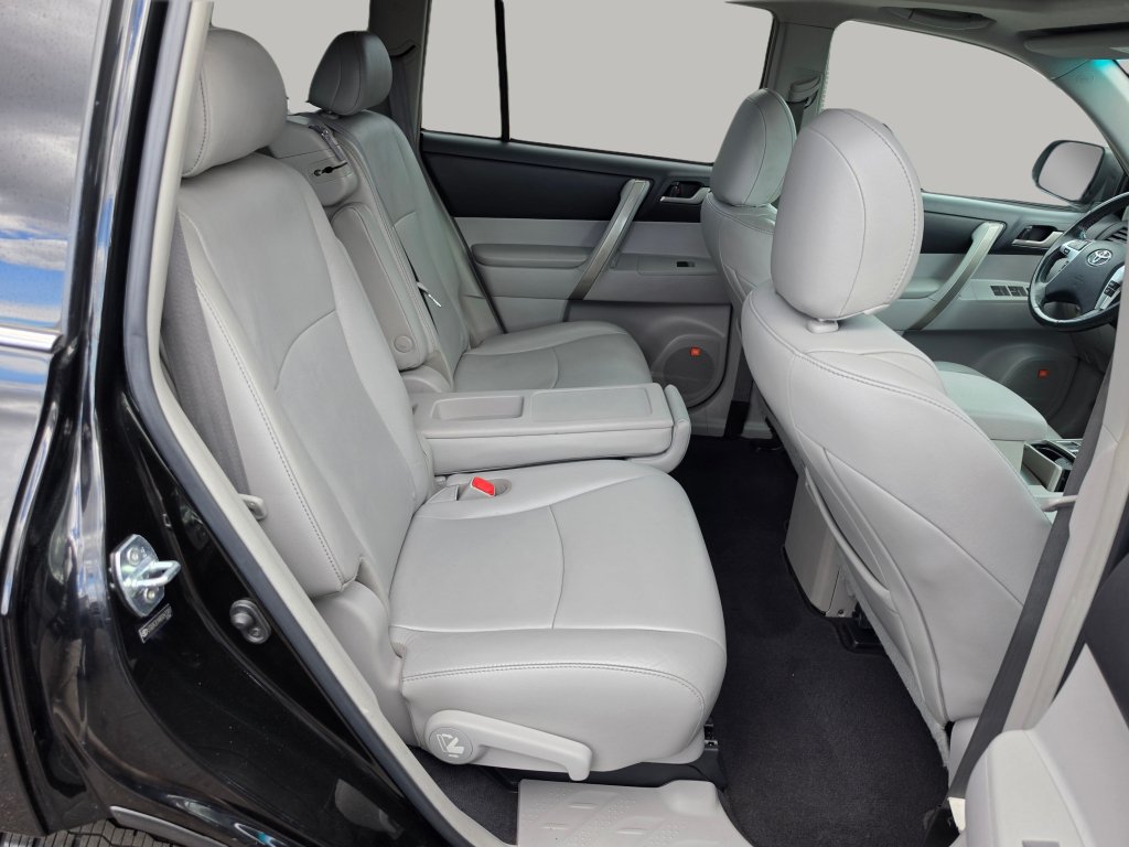 Used 2011 Toyota Highlander SE w/ Tow Pkg FWD image 31
