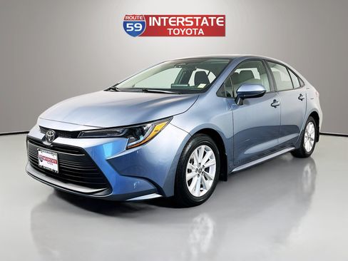 Certified 2025 Toyota Corolla LE w/ LE Premium Package FWD image 3