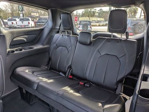 New 2026 Chrysler Pacifica Select image 14