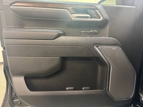 Used 2025 Chevrolet Silverado 1500 High Country w/ High Country Premium Package AWD/4WD image 15