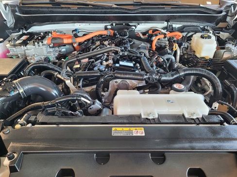 Certified 2025 Toyota Tacoma TRD Off-Road AWD/4WD image 34