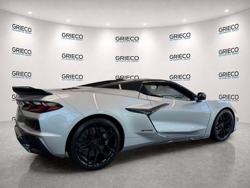 Used 2026 Chevrolet Corvette Z06 w/ Stealth Interior Trim Package RWD image 11