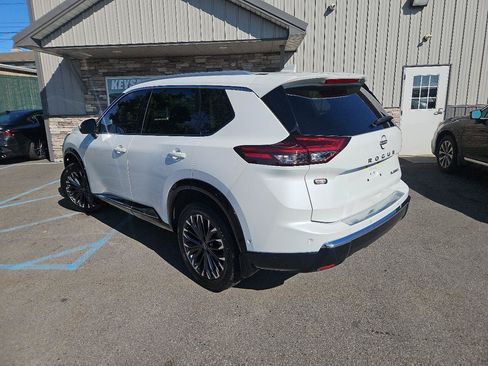 Used 2024 Nissan Rogue Platinum w/ Platinum Premium Package FWD image 7