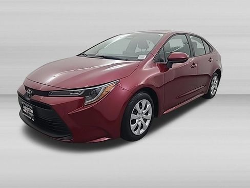 Used 2025 Toyota Corolla LE FWD image 9