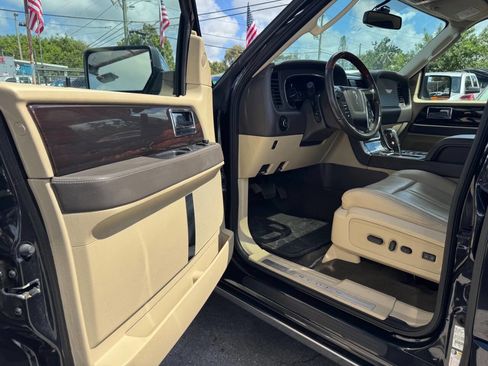 Used 2015 Lincoln Navigator 4WD w/ Equipment Group 101A Reserve image 7