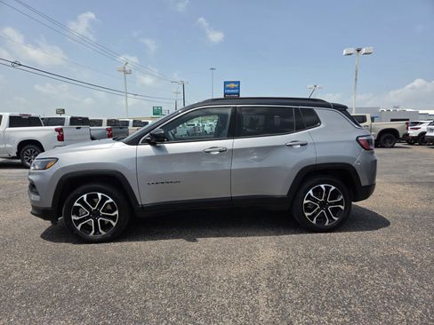 Used 2024 Jeep Compass Limited AWD/4WD image 2