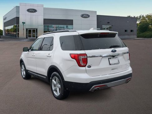 Used 2017 Ford Explorer XLT w/ Equipment Group 202A image 8