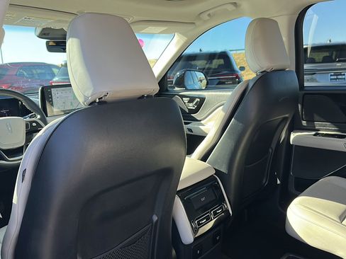 Used 2025 Lincoln Aviator 2WD image 17