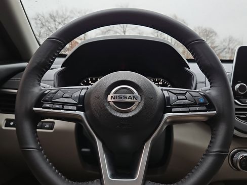 Certified 2022 Nissan Altima 2.5 SV w/ SV Premium Package image 19