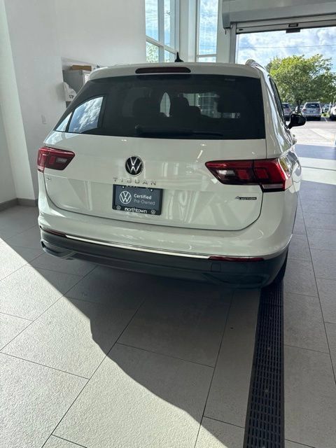 Used 2022 Volkswagen Tiguan SE AWD/4WD image 30