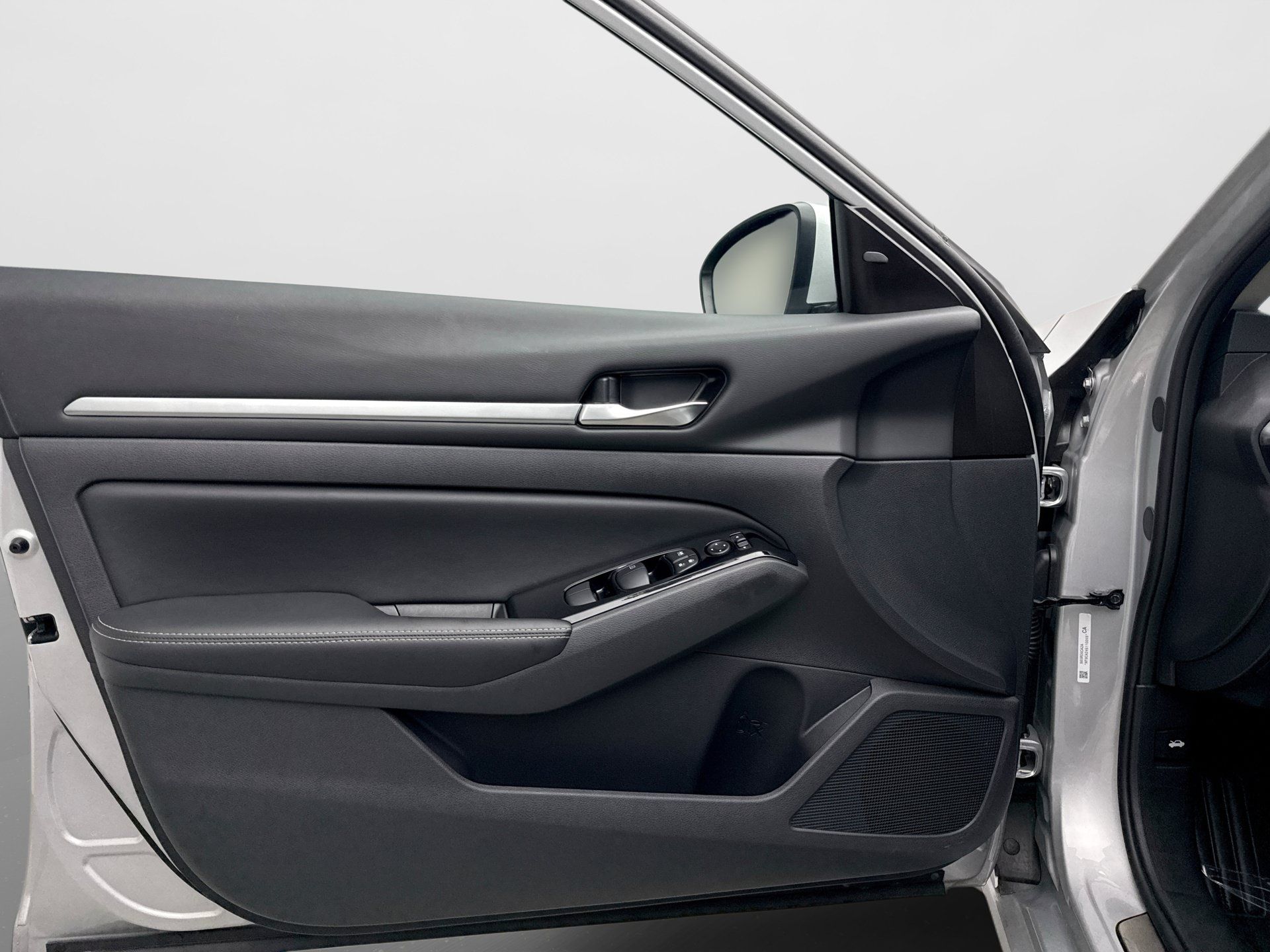 Used 2024 Nissan Altima 2.5 SL FWD image 9