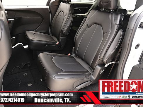New 2027 Chrysler Pacifica Select AWD/4WD image 14