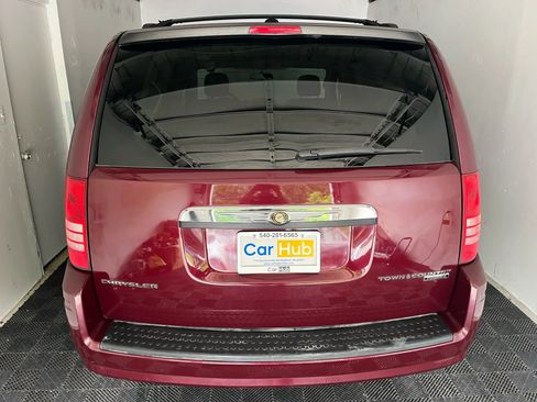 Used 2009 Chrysler Town & Country Touring w/ Family Value Group image 5