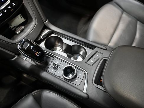 Used 2025 Cadillac XT6 Premium Luxury image 20